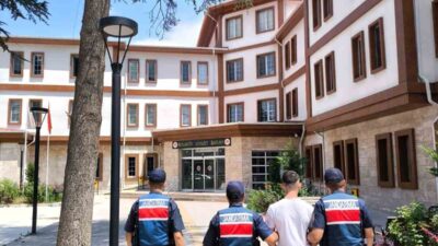 AFYONKARAHİSAR’DA KASTEN ARALAMA SUÇUNDAN JANDARMA TARAFINDAN YAKALANAN ŞAHIS TUTUKLANDI.