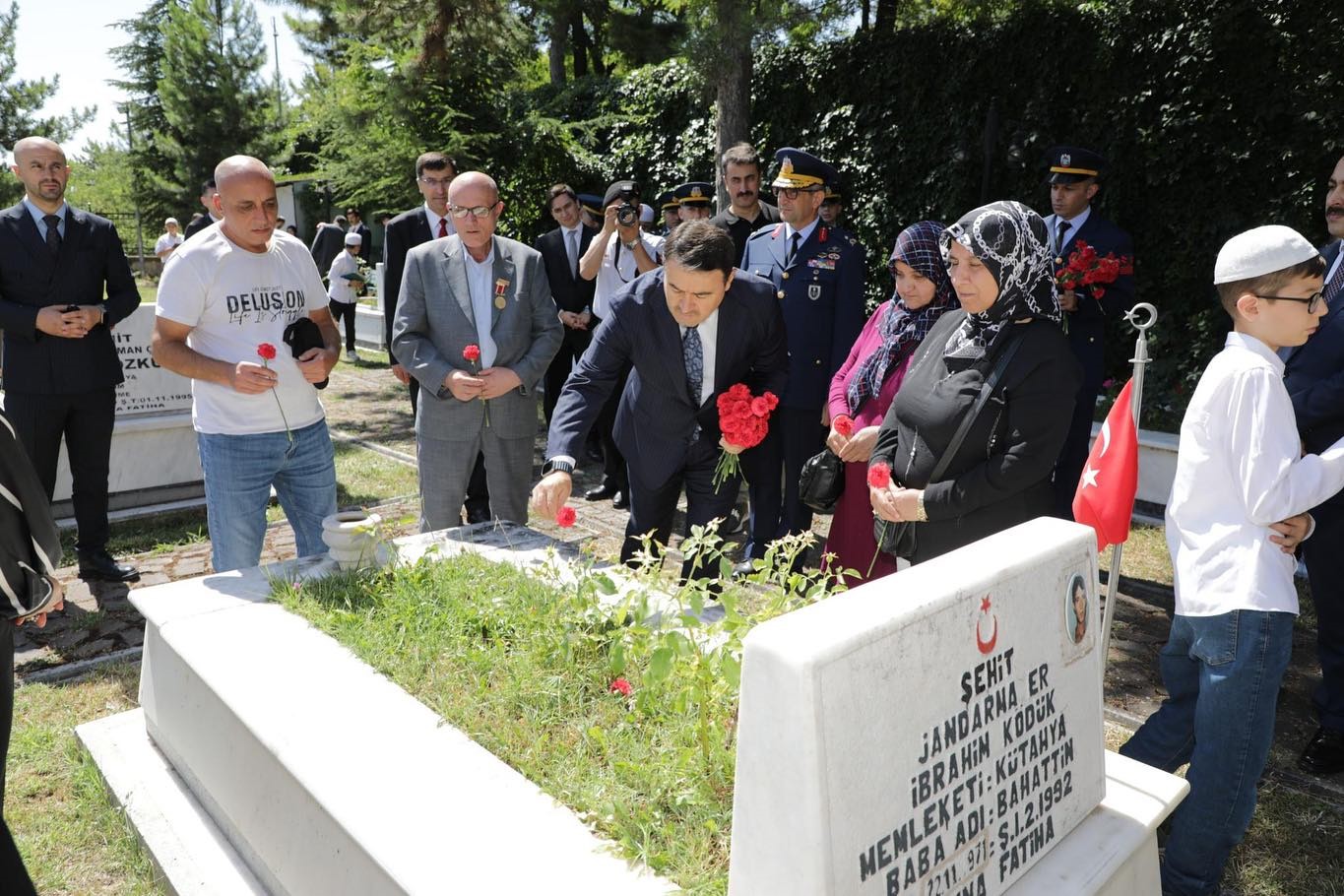 Kütahyada Şehi̇tler Kabi̇rleri̇ Başında Dualarla Anıldı