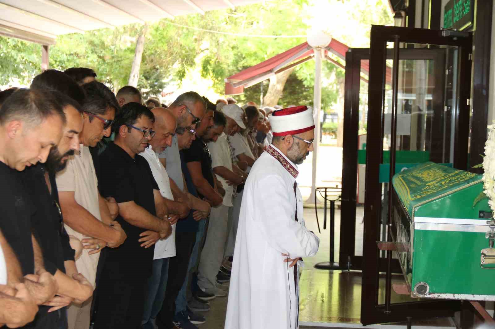 Mi̇ni̇k Mert Son Yolculuğuna Gözyaşlarıyla Uğurlandı