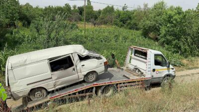 AFYONKARAHİSAR’DA TAKLA ATARAK ŞARAMPOLE DEVRİLEN MİNİBÜSTE ÜÇÜ ÇOCUK 5 KİŞİ
