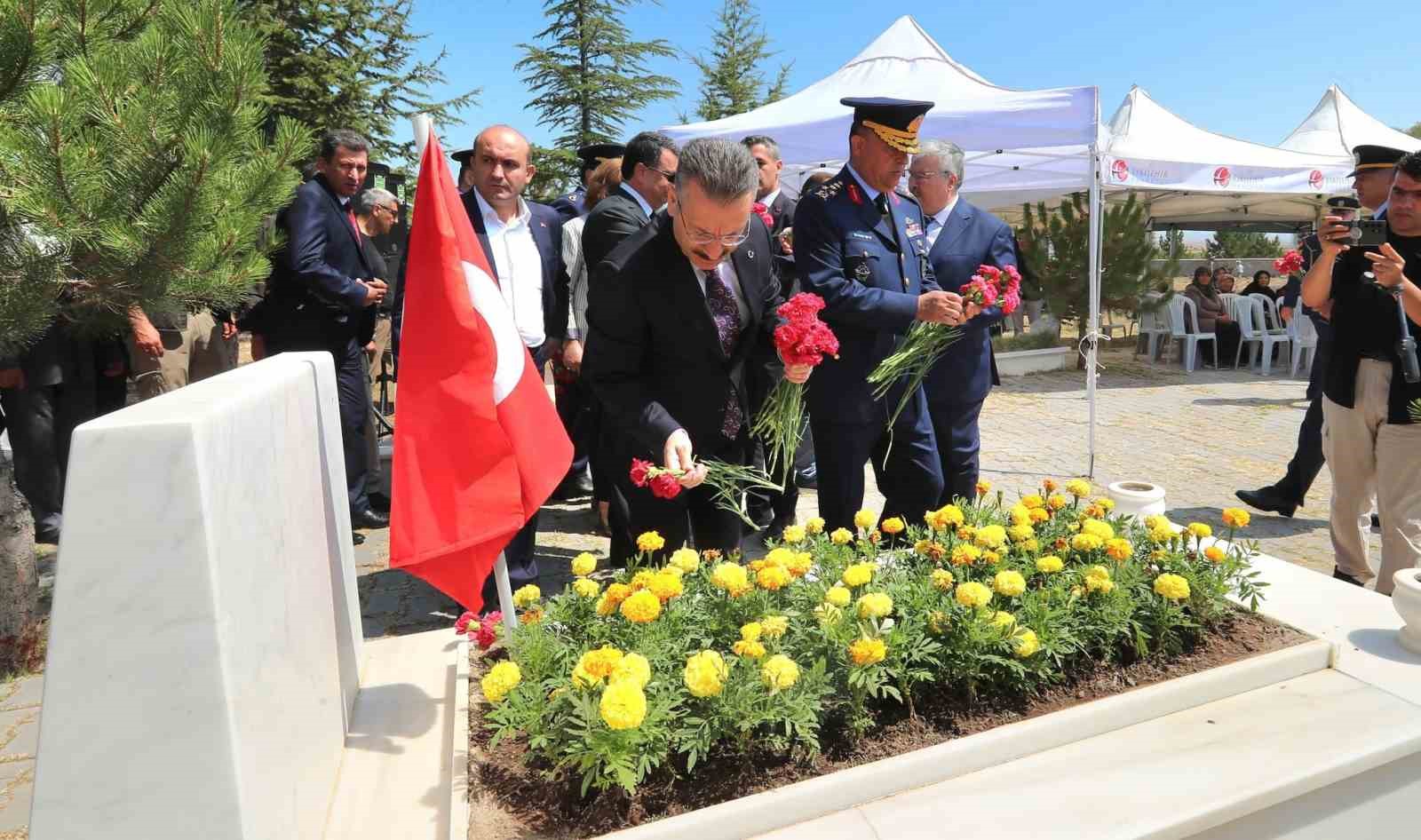 Şehi̇t Fati̇h Dalgıç Kabri̇ Başında Dualarla Anıldı