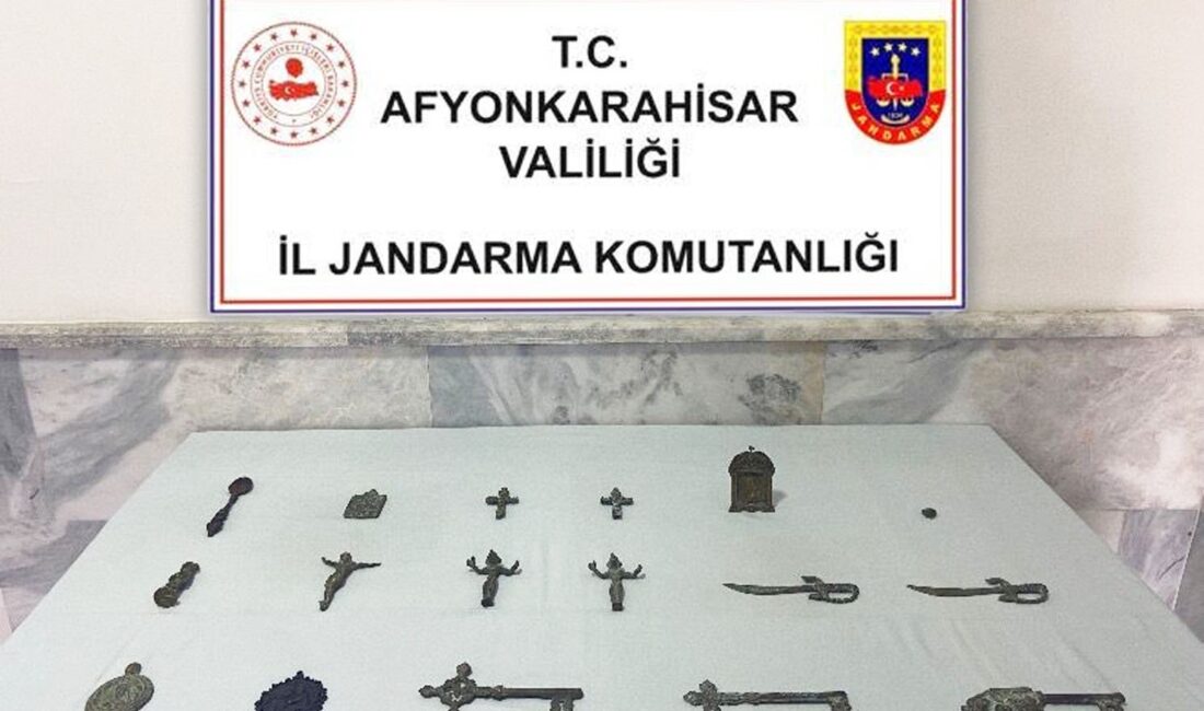 AFYONKARAHİSAR’DA ARAZİSİNDEKİ TAŞLARI TOPLARKEN