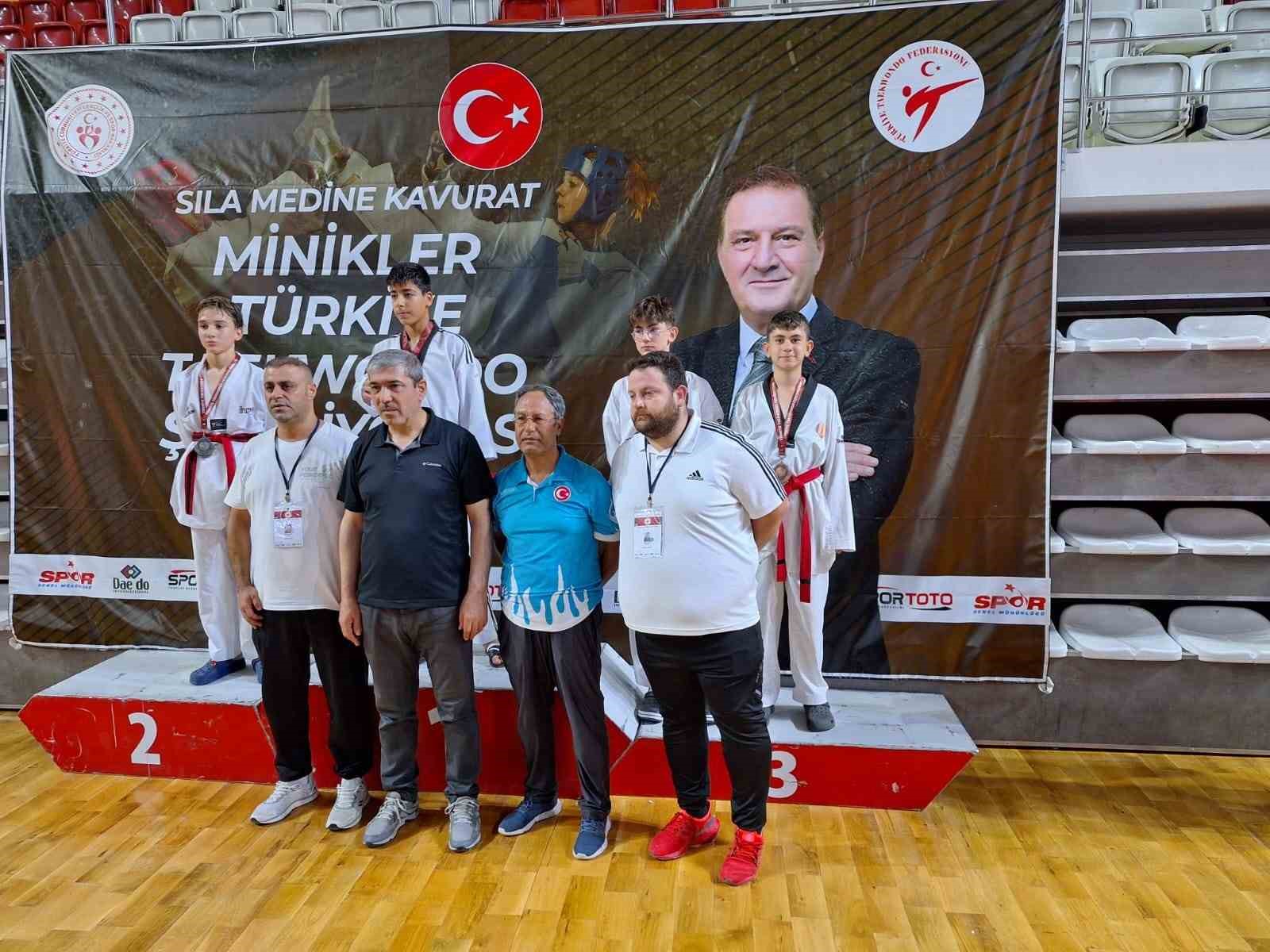 Türki̇ye Taekwondo Şampi̇yonasında Afyonkarahi̇sarlı Sporcu Üçüncü Oldu