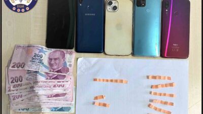 AFYONKARAHİSAR’DA POLİS TARAFINDAN DURDURULAN BİR ARAÇTA YAPILAN ARAMAMADA 12 ADET