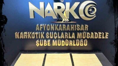 AFYONKARAHİSAR’DA NARKOTİK POLİSİ TARAFINDAN DURDURULAN BİR ARAÇTA 5 ADET PEÇETEYE