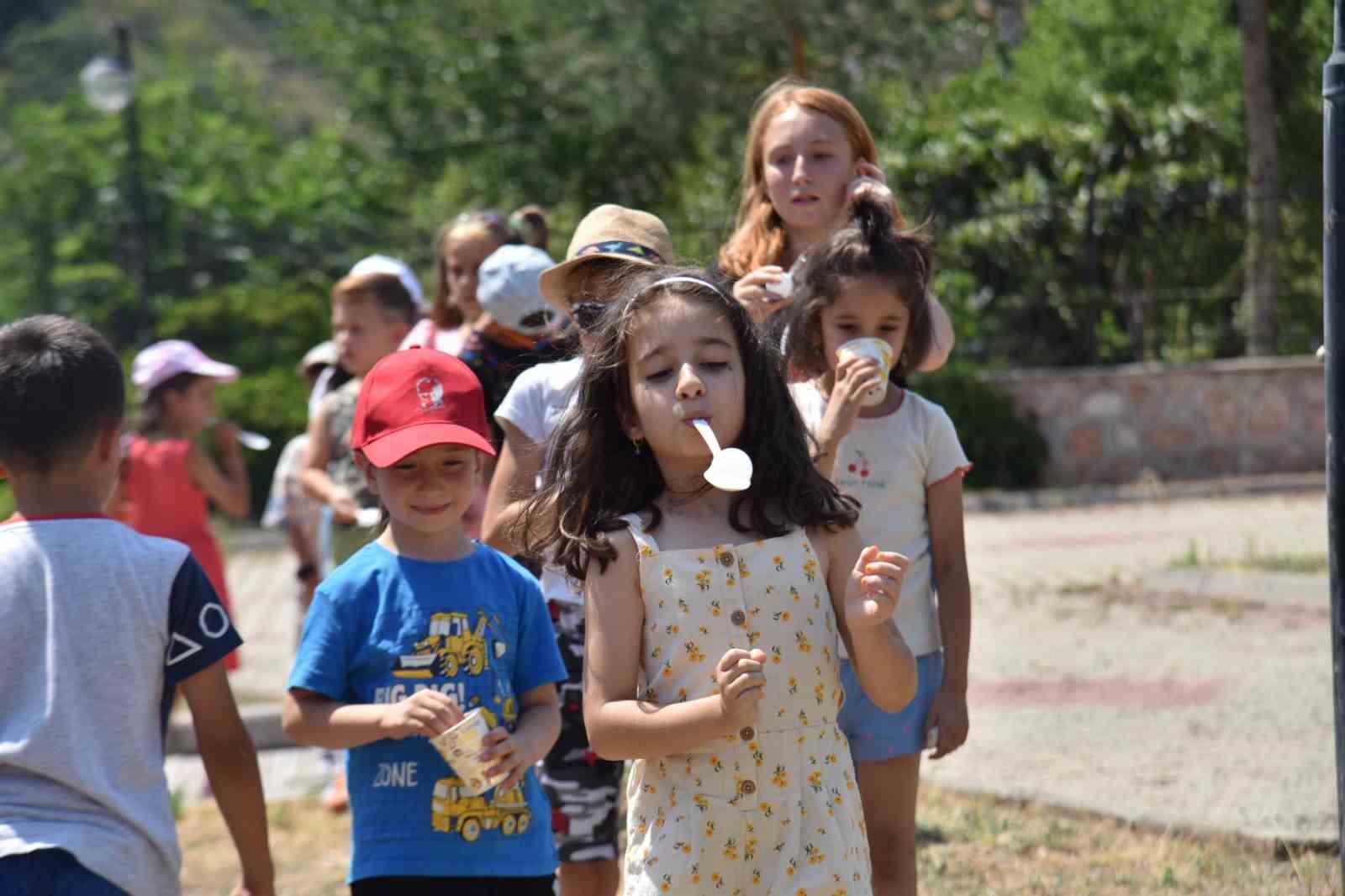 Yaz Bi̇li̇m Atölyeleri̇nde Çocuklar Hem Eğleni̇yor Hem De Öğreni̇yor