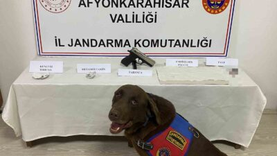 AFYONKARAHİSAR'DA JANDARMA TARAFINDAN UYUŞTURUCU SATICILARINA YÖNELİK DÜZENLENEN OPERASYONDA 3 BİN