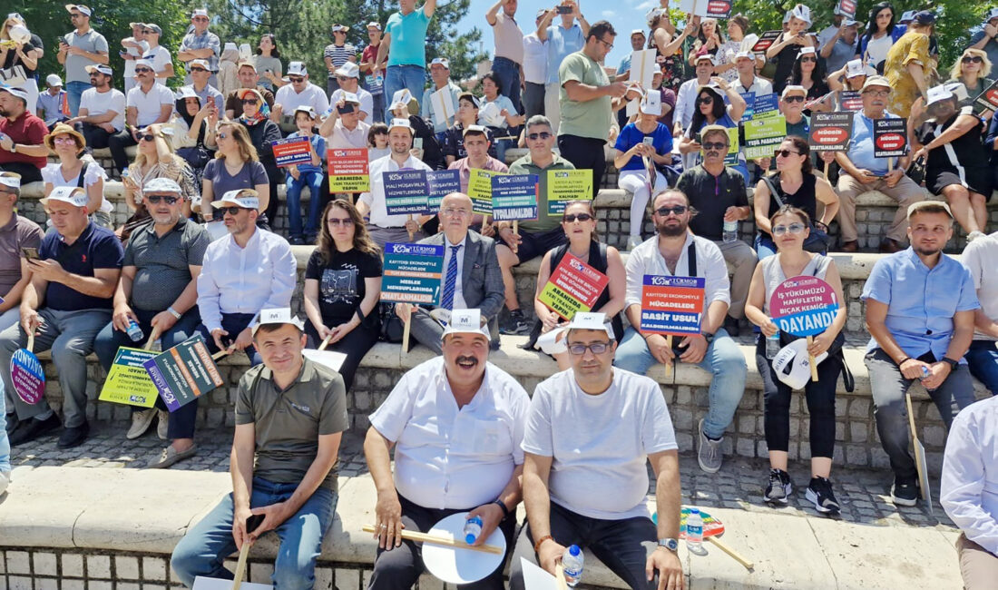 Ankara'da düzenlenen mitingde konuşan