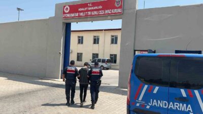 AFYONKARAHİSAR’DA KAÇAK HIRSIZ ÇATI KATINDA