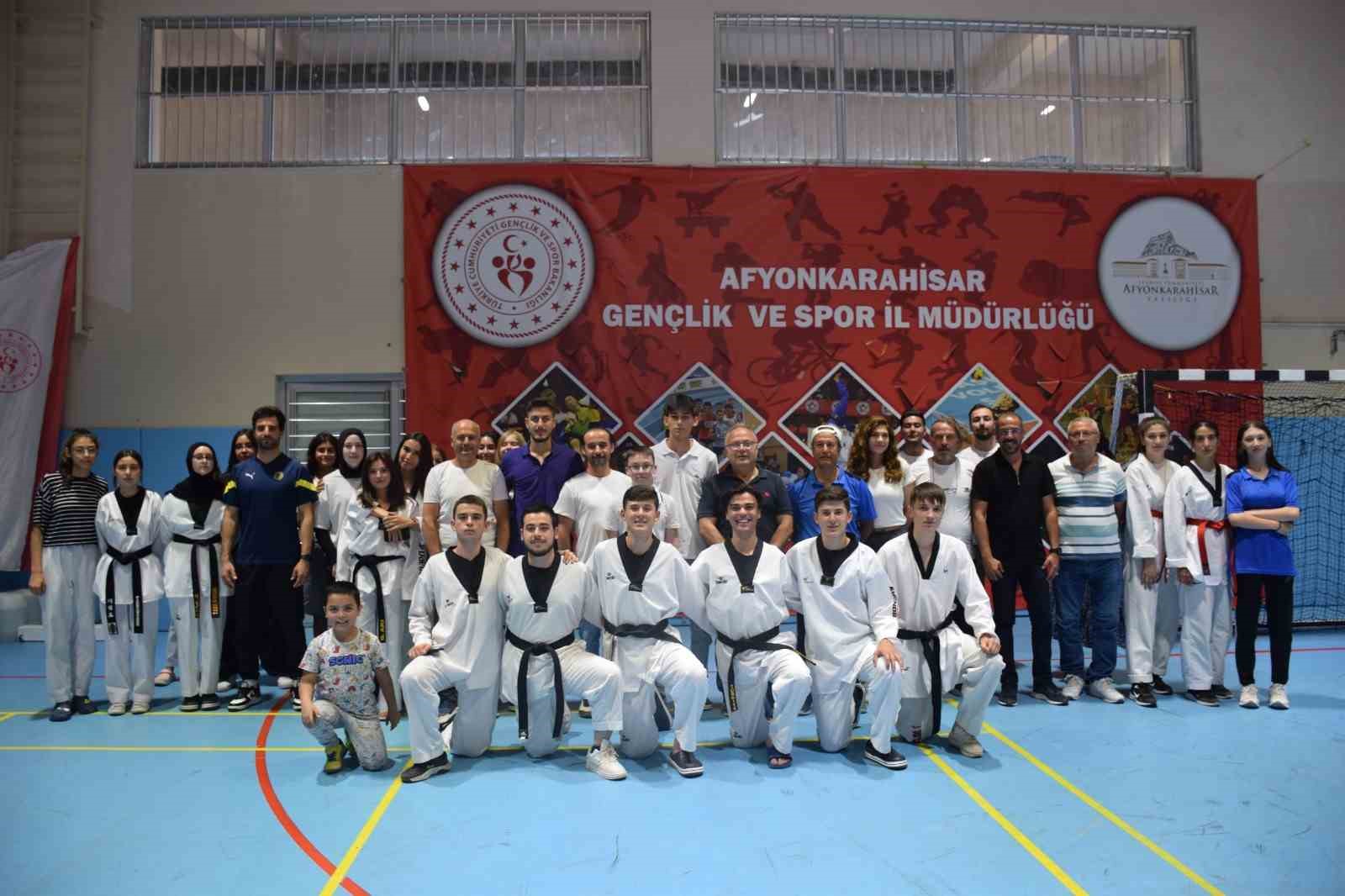 Afyonkarahi̇sarda Taekwondo İl Seçmeleri̇ Yapıldı