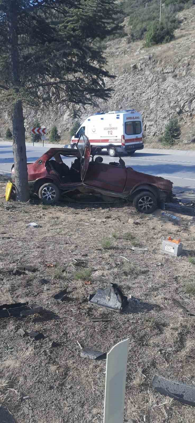 Ağaca Çarpıp Hurdaya Dönen Tofaştan Sağ Çıkamadı