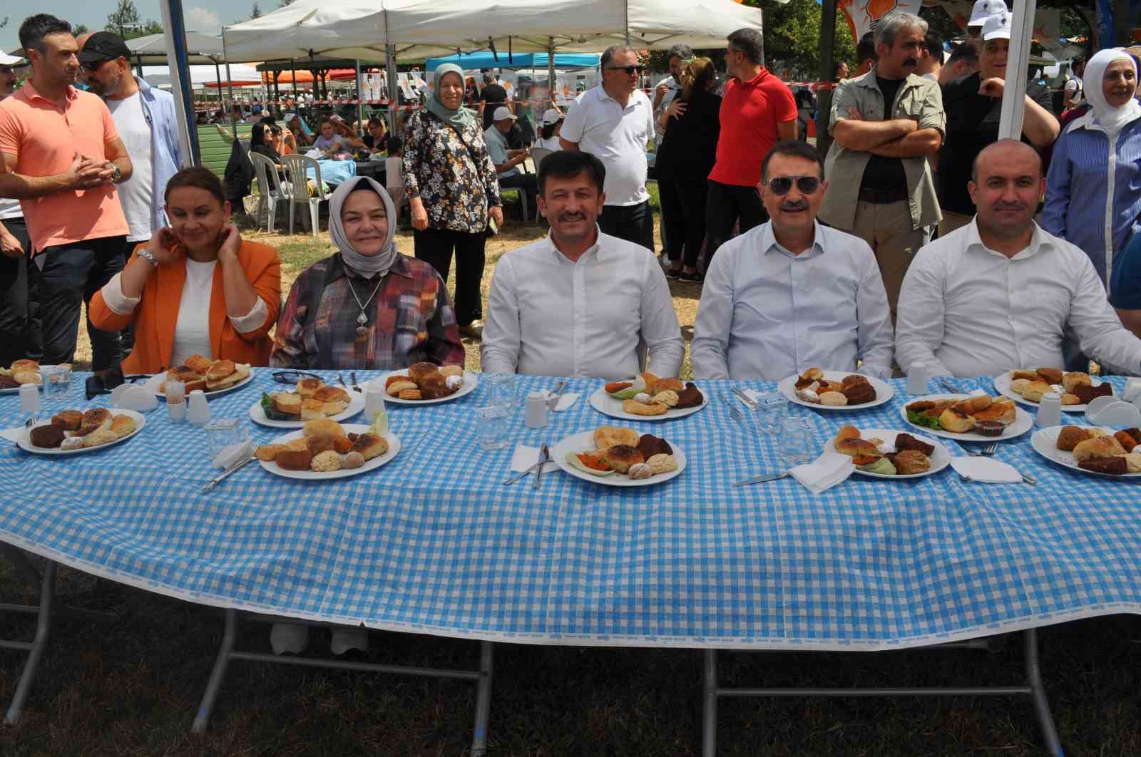 Ak Parti̇ Teşki̇lât Pi̇kni̇ği̇, Genel Başkan Yardımcılarının Katılımıyla Gerçekleşti̇ri̇ldi̇