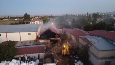 AFYONKARAHİSAR'DA BESİHANEDE ÇIKAN YANGINDA 5 BÜYÜK HAYVAN TELEF OLDU.
