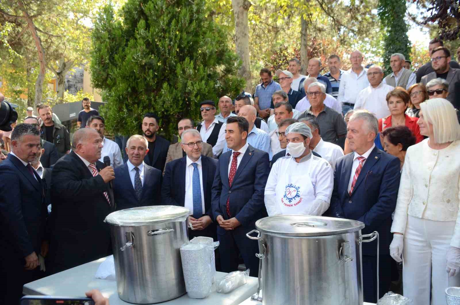 Bilecik’te 10 yıldır devam eden aşure geleneği bozulmadı