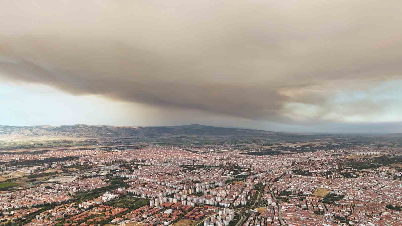 Bolu’daki orman yangınının dumanı Eskişehir semalarını kapladı, vatandaşlar panik yaşadı