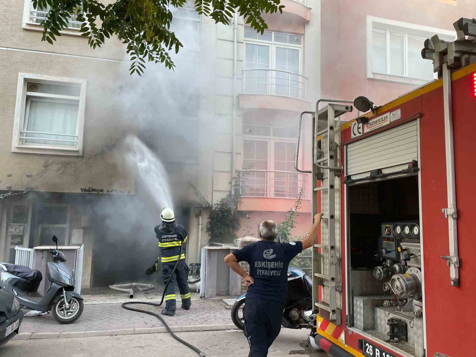 Garajda Çıkan Yangın Sonrası Araçlar Kullanılamayacak Hale Geldi̇