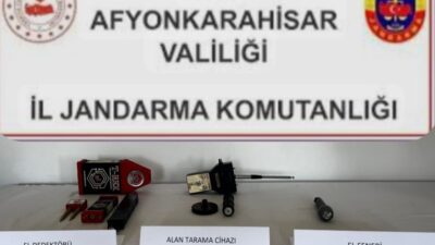 AFYONKARAHİSAR’DA JANDARMAYI GÖREREK KAÇAN ŞAHISLAR KISA SÜRELİ BİR KOVALAMACA SONRASI