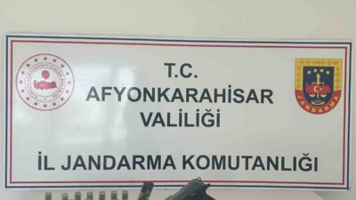 AFYONKARAHİSAR’DA KASTEN YARALAMA SUÇUNDAN ARANAN BİR ŞAHIS RUHSATSIZ TABANCA VE