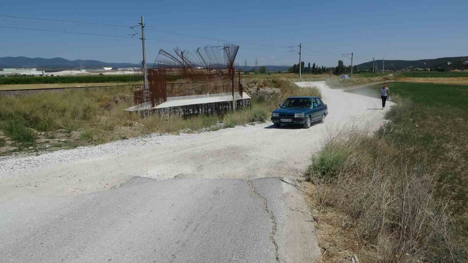 Köy Saki̇nleri̇ Yol Problemleri̇ni̇n Bi̇r An Önce Çözüme Kavuşturulmasını İsti̇yor