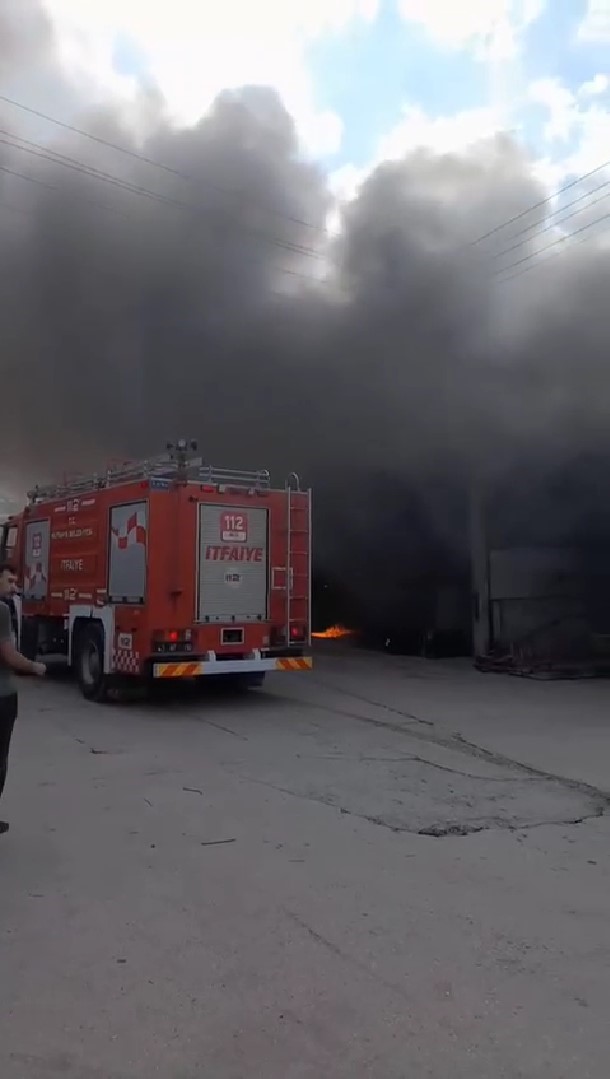 Yeni Sanayi sitesinde korkutan yangın