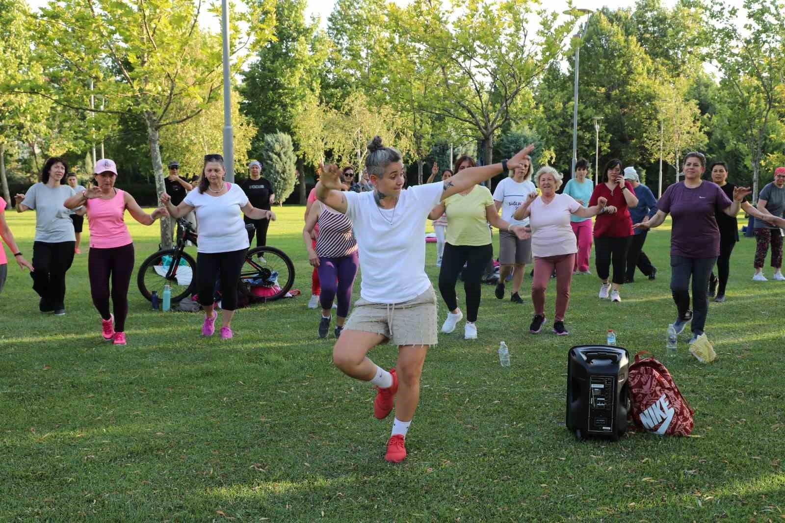 Odunpazarında Kadınlar Parklarda Spora Büyük İlgi̇ Gösteri̇yor