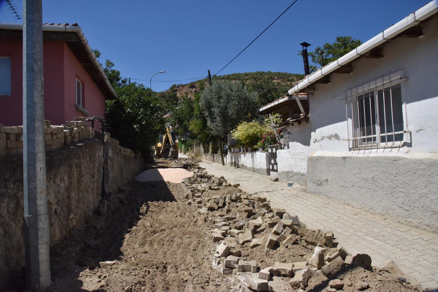 Osmangazi̇ Mahallesi̇nde Bozuk Yollar Çözüme Kavuştu