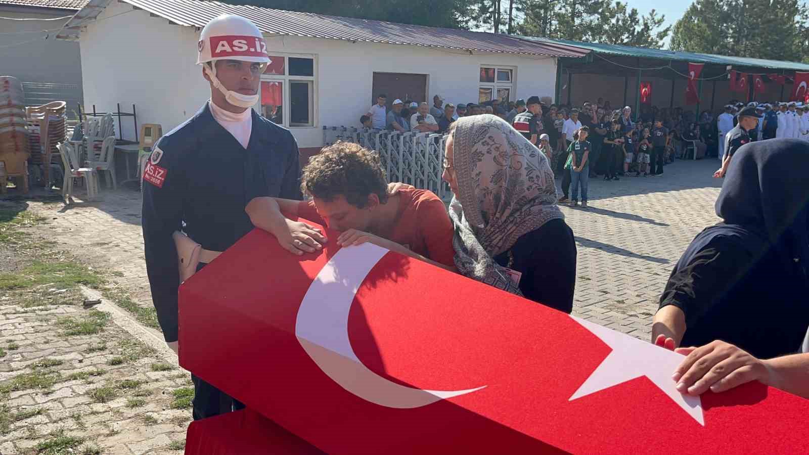 Somali̇de Şehi̇t Olan Uzman Çavuş Seydi̇ Ünlü Baba Ocağında Toprağa Veri̇ldi̇