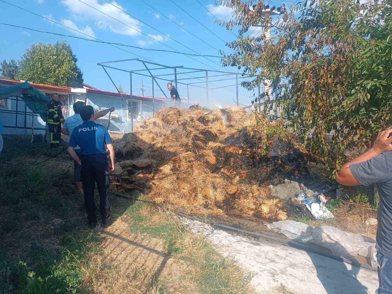 Tavşanlıda Korkutan Samanlık Yangını