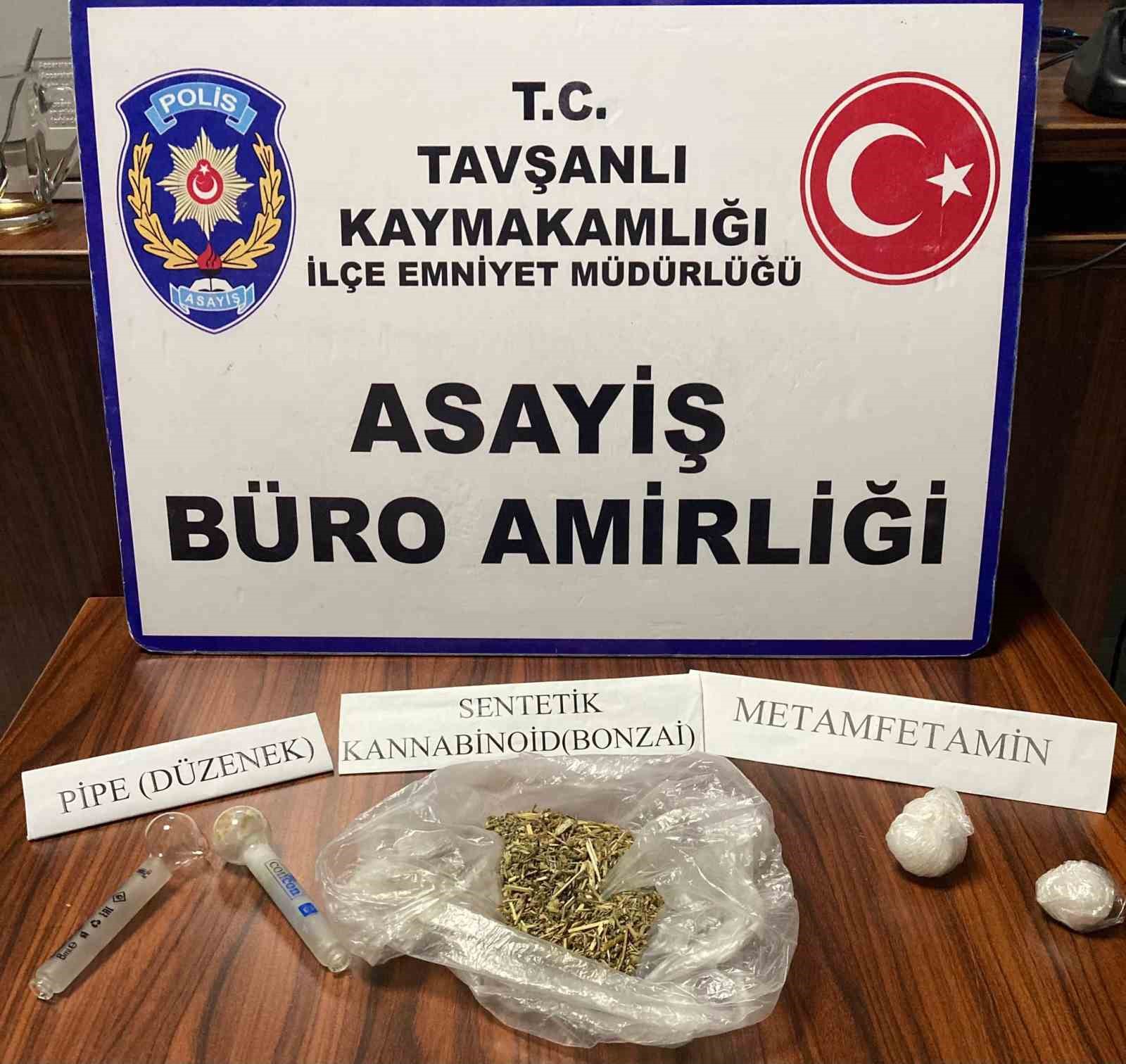 Tavşanlıda Uyuşturucu Operasyonu: 3 Şüpheli̇ Tutuklandı