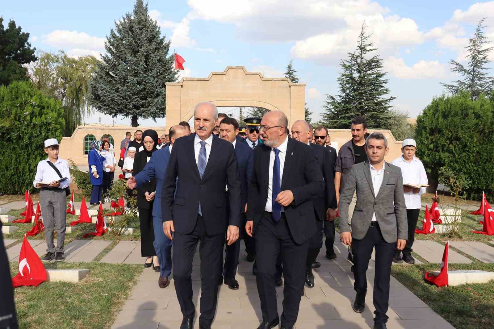 TBMM Başkanı Kurtulmuş, Kütahya’da Zafer Abidesi’ne çelenk sundu, Dumlupınar Şehitliği’ni ziyaret etti