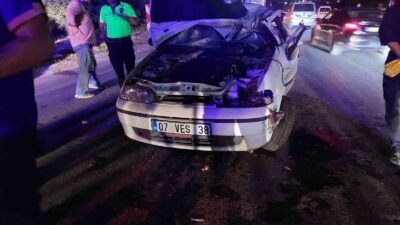 AFYONKARAHİSAR’DA TIRLA ÇARPIŞAN OTOMOBİLDE İKİSİ ÇOCUK 5 KİŞİ YARALANDI.