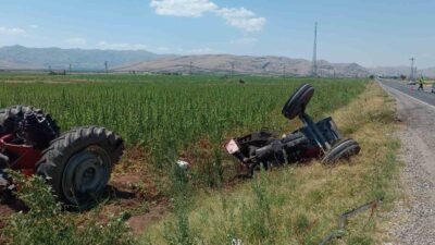 AFYONKARAHİSAR’DA TRAKTÖR İLE TIRIN ÇARPIŞTIĞI KAZADA 2 KİŞİ YARALANDI.