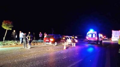 AFYONKARAHİSAR'DA İKİ OTOMOBİLİN ÇARPIŞMASI SONUCU YAŞANAN TRAFİK KAZASINDA YAŞLI ÇİFT