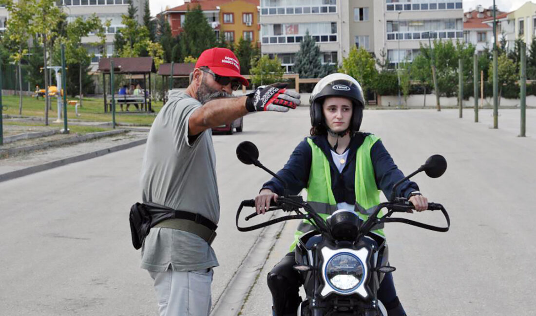 Sürücü kursu öğretmeni Halil