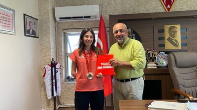 Kasapoğlu, Paralimpik Şampiyon Meryem Betül Çavdar'ı Kabul Etti