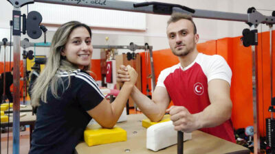 Gümüşhaneli bilek güreşi sporcusu arkadaşıyla girdiği iddia sonucu başladığı bilek