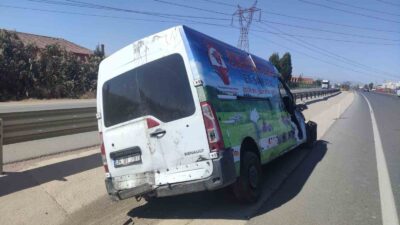 AFYONKARAHİSAR'DA TRAFİK KAZASI: 1 KİŞİ ÖLDÜ, 2 KİŞİ YARALANDI