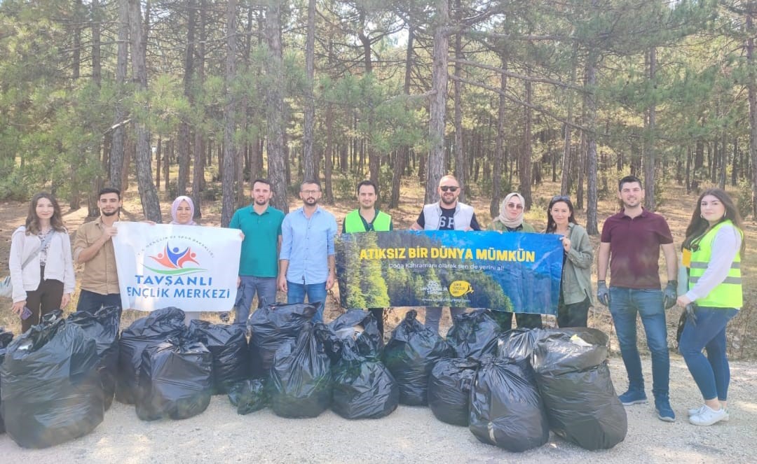 Bir günde 100 kilo katı atık toplandı