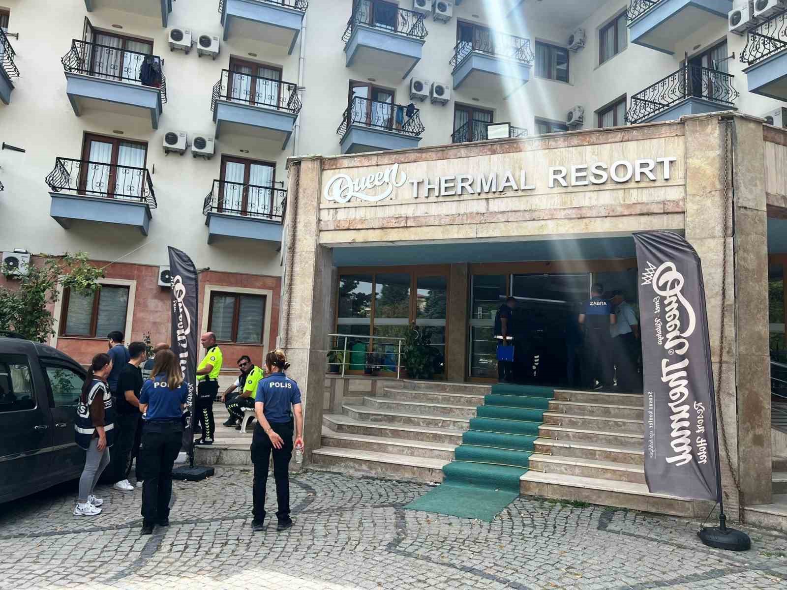 Emet’te bir otel, işletme ruhsatı olmadığı gerekçesiyle mühürlendi