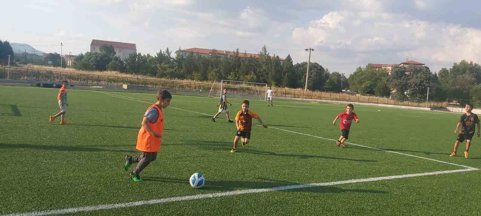 Gediz’de toplam 2 bin 771 kişiye sporcu kartı çıkartıldı