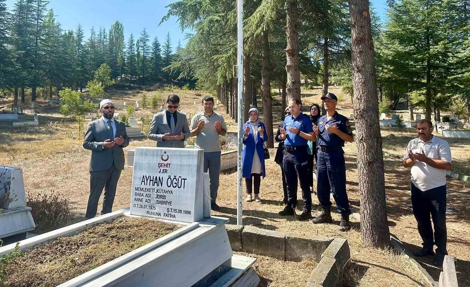 Hisarcıklı şehit asker mezarı başında anıldı