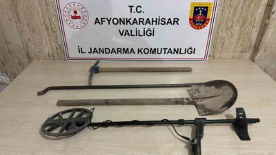 AFYONKARAHİSAR’DA İKİ ŞAHIS DEDEKTÖRÜYLE YAKALANDI