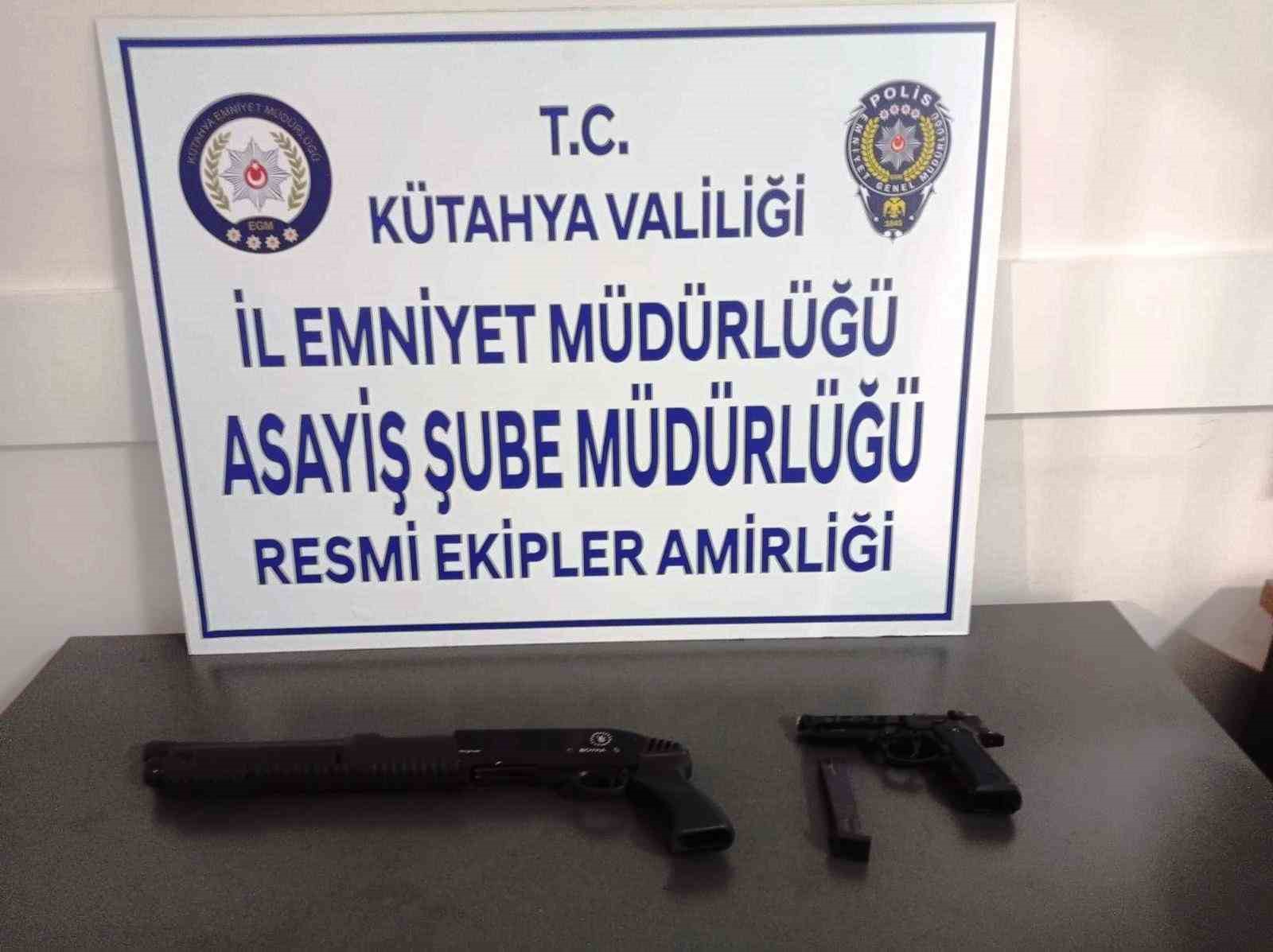 Kütahya’da eşini tehdit eden şahıstan pompalı tüfek ve kurusıkı tabanca ele geçirildi