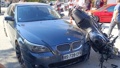 AFYONKARAHİSAR’IN SANDIKLI İLÇESİNDE YABANCI PLAKALI ARAÇLA ÇARPIŞAN MOTOSİKLETİN SÜRÜCÜ AĞIR