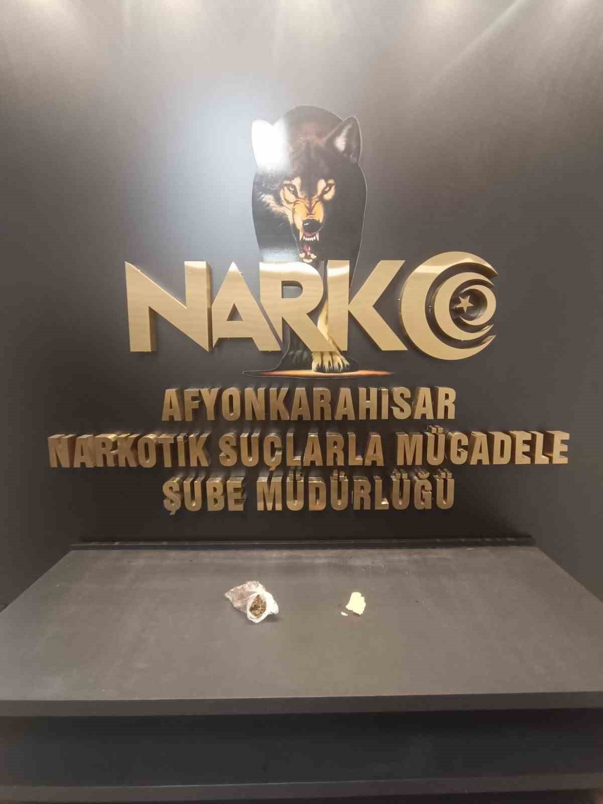 AFYONKARAHİSAR’DA POLİS TARAFINDAN DURDURULAN BİR OTOBÜSTE YOLCULUK YAPAN ŞAHSIN ÜZERİNDE