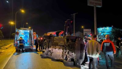 AFYONKARAHİSAR’DA OTOMOBİL İLE KAMYONETİN ÇARPIŞTIĞI KAZADA 3 KİŞİ YARALANIRKEN, YARALILAR
