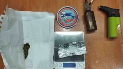 AFYONKARAHİSAR’DA POLİS TARAFINDAN GERÇEKLEŞTİRİLEN ŞOK UYGULAMALARDA RUHSATSIZ SİLAHLAR VE UYUŞTURUCULAR