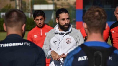 Afyonspor’un eski futbolcusu şimdi ise Altınordu’nun Teknik Direktörü Olcay Şahan,