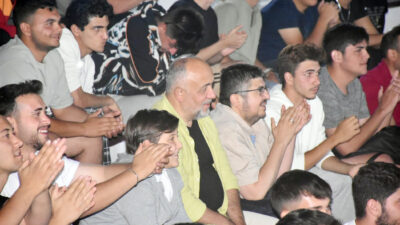 Gençlik ve Spor İl Müdürü İsmail Hakkı Kasapoğlu, gençlerle bir