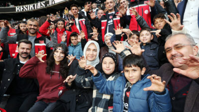 Beşiktaş Jimnastik Kulübü Başkanı Hasan Arat’ın davetiyle, Afyonkarahisar Valisi Kübra